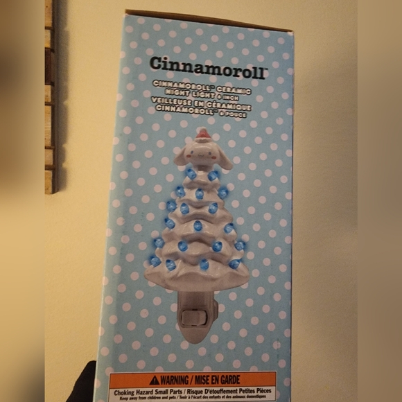 NWT  Ukonic Sanrio Cinnamoroll 6-Inch Ceramic Christmas Tree Plug-in Nightlight - Picture 10 of 10